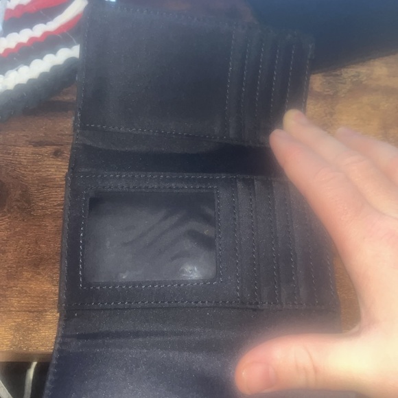 Tommy Hilfiger women’s wallet. - Picture 2 of 3